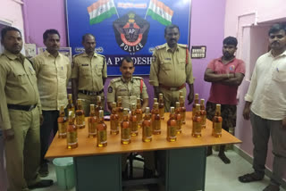 kurnool dst police  seized karnataka liquor at gudivemula checkpost