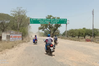 people finding problem in travelling via deteriorated national highway of umaria