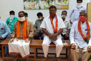 bjp leaders protest in visakha dst about protection of TTD LANDS