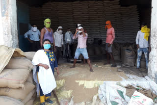 Officials inspect wheat procurement centers in narsinghpur