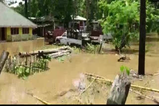 kamrup district  Flash floods hit Assam  India Meteorological Department  heavy rainfall in Assam  heavy rainfall in Meghalaya  കമ്രൂപ് ജില്ല  അസം