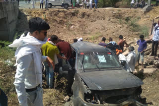 Vehicle carrying migrants  Rajasthan  migrants injured  road accident  Jhalawar  vehicle with migrants overturns