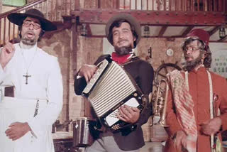 Amar Akbar Anthony clocks 43: BIG B says film crossed Bahubal 2 business back then