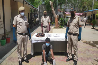 Baba haridas nagar police arrested snatcher