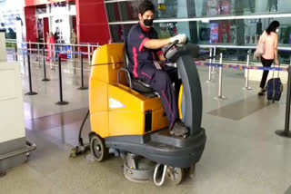 Delhi airport All  terminals constantly cleaned by machines due to corona