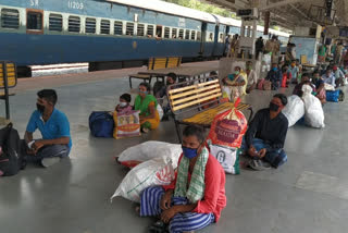 Migrant laborers arriving in the srikakulam on a sramik rail