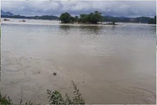 গুৱাহাটীত বৃদ্ধি পাই আছে ব্ৰহ্মপুত্ৰৰ জলস্তৰ