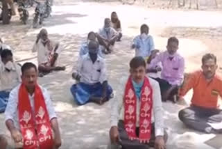 cpi leaders protest in anantapur dst about govt decession of giving  land to poor people for house construction