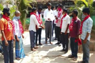 cpi leaders dharnaa at kadiri in ananthapuram district