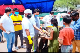 Youth Congress workers provide relief materials to Tughlakabad slum fire victims