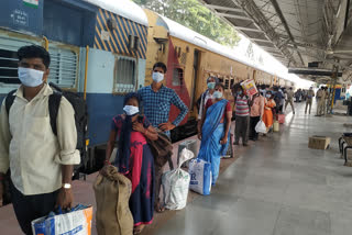 immigrans reached amadalavalasa and went to quarantine in kotabommali in srikakulam disrict