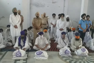 SP oberoi distribute essential goods to pathi sikh