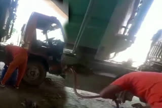 Diesel stolen from municipal vehicles in ghaziabad video viral