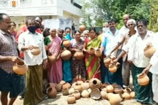 Pottery Hand workers protest