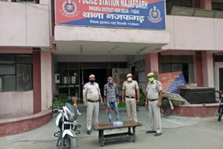 Najafgarh police arrested vicious vehicle thief