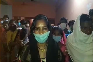 protest-of-migrant-labourers-at-quarantine-center-in-lormi-of-chhattisgarh