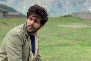 'Thodi tareef karo please': Kartik Aaryan