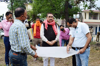 Assembly Speaker Vipin Singh Parmar inspected the road in Palampur