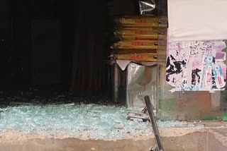 Thieves steal shop by breaking shutter in Chhawla delhi