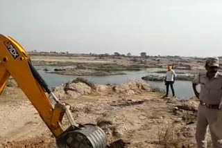 Police action on sand mining in Datia