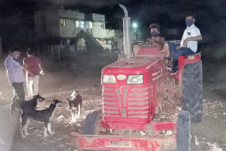 Nepanagar Tehsildar Sundarlal Thakur confiscated a tractor-trolley while illegally transporting sand