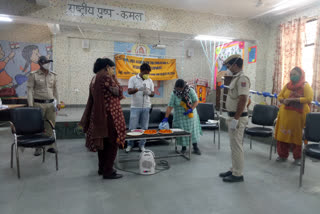 Vidya Jyoti Association honored Corona warrior at Hastasal MCD School