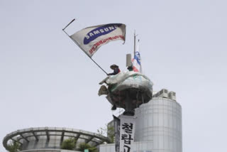 Fired Samsung worker ends tower protest following apology