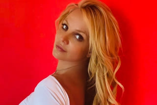 Britney re-releases her 2016 song Mood ring