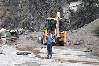 Chandigarh - Manali National Highway closed for one hour due to landslide