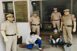 snatcher and receiver arrested by police in delhi