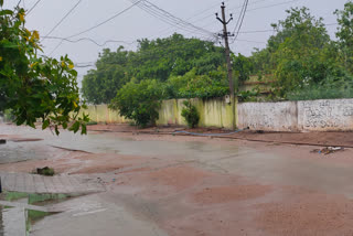 White rains hit the Yadadri Bhuvanagiri district with moderate rain.