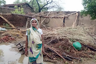 Farmer's house burnt by storm in Chhatarpur district