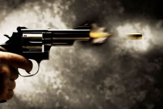 CAF personnel opens fire  kills 2 colleagues  injures another  സി‌എ‌എഫ് ഉദ്യോഗസ്ഥന്‍റെ വെടിയേറ്റു  സായുധ സേന  രണ്ട് സഹപ്രവർത്തകർ കൊല്ലപ്പെട്ടു  റായ്‌പൂർ  ഛത്തീസ്‌ഗഡ്  ഛോട്ടെതോംഗര്‍ പൊലീസ് സ്റ്റേഷന്‍  ബറ്റാലിയൻ ക്യാമ്പ്  അസിസ്റ്റന്‍റ് പ്ലാറ്റൂൺ കമാൻഡർ  സിഎഎഫിന്‍റെ ഒമ്പതാമത്തെ ബറ്റാലിയൻ  hhattisgarh Armed Force personnel  CAF personnel  Chhotedongar police station  raipur