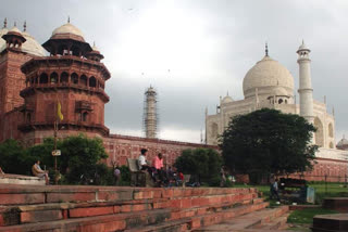 Fatehpur Sikri  Taj Mahal damaged in storm  Fatehpur Sikri damaged in storm  ലക്‌നൗ  ആഗ്രയിൽ കൊടുങ്കാറ്റ്  താജ്‌മഹൽ  ഫത്തേപൂർ സിക്രി  ആഗ്ര കോട്ട  ഇടിയും മിന്നലോടും കൂടിയുണ്ടായ കാറ്റ്  ഉത്തർപ്രദേശ്  uttar pradesh  luknow  storm agra fort  thunderstorm UP