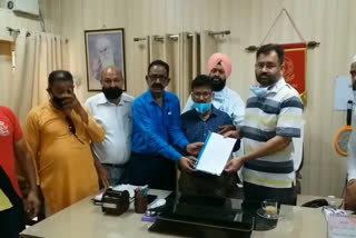 press club malerkotla handover memorandum to SDM about attack on journalists