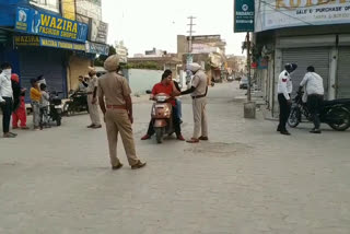 Malerkotla police cut cash challans to people walking without masks