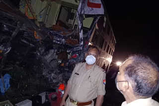 bus carrying migrant labour met an accident in mainpuri