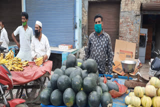 fruit traders happy after Muradnagar market opens in ghaziabad