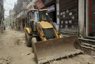 Chhatarpur Extension main road work resumed in lockdown 4.0