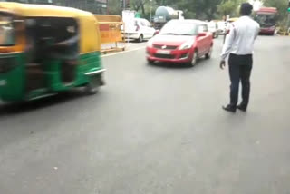 delhi traffic police start lane driving sane driving campaign