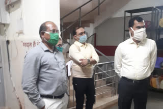 Collector conducted surprise inspection of the hospital in kawardha