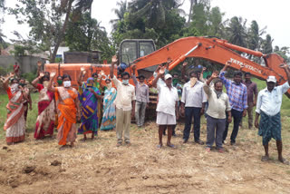 farmers protest in east godavari dst about their filed lands diggig for poor people house construction