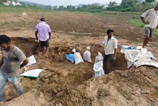 officials raid on illigal sand digging at payakarao peta