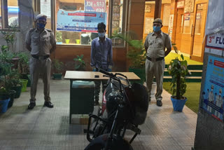 Vikaspuri police arrested a vicious vehicle thief