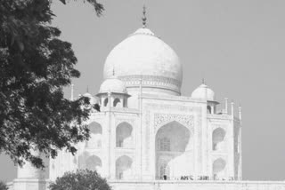 taj mahal damaged due to heavy rains and storms in agra