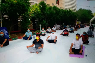 yoga session for police in barakhamba police station delhi