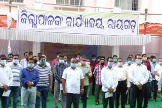 vande utkal janani, rayagada latest news, vande utkal janani in rayagada, state government's appeal in rayagada, people of rayagada salute to corona warriors, ବନ୍ଦେ ଉତ୍କଳ ଜନନୀ, ରାୟଗଡା ଲାଟେଷ୍ଟ ନ୍ୟୁଜ୍‌, ରାୟଗଡାରେ ବନ୍ଦେ ଉତ୍କଳ ଜନନୀ, ରାୟଗଡାରେ ରାଜ୍ୟ ସରକାରଙ୍କ ଆହ୍ବାନ, କୋରୋନା ଯୋଦ୍ଧାକୁ ରାୟଗଡାବାସୀଙ୍କ ସଲାମ