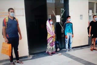 5-corona-patients-returned-home-after-recovering-in-khandwa