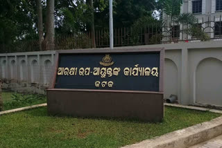 rule breakers increasing number in cuttack, cuttack latest news, restriction rule violation in cuttack, fine to rule breakers in cuttack, cuttack police and rule breakers clash, କଟକରେ ଅମାନିଆର ରାଜ, ତଣ୍ଡ ଗଣୁଛନ୍ତି ନିୟମ ଅମାନ୍ୟକାରୀ, କଟକ ଲାଟେଷ୍ଟ ନ୍ୟୁଜ୍‌, କଟକରେ ପୋଲିସ ଓ ଅମାନିଆଙ୍କ ଟଣା ଓଟରା, କଟକରେ କଟକଣା ନିୟମ ଉଲଙ୍ଘନ