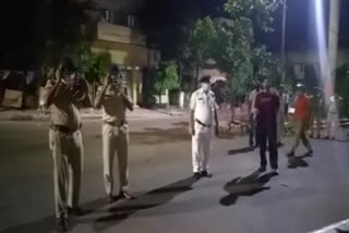 Police personnel hurling bricks at senior officers